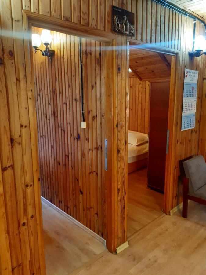 Rustic Regal Apartment ซินายา ภายนอก รูปภาพ