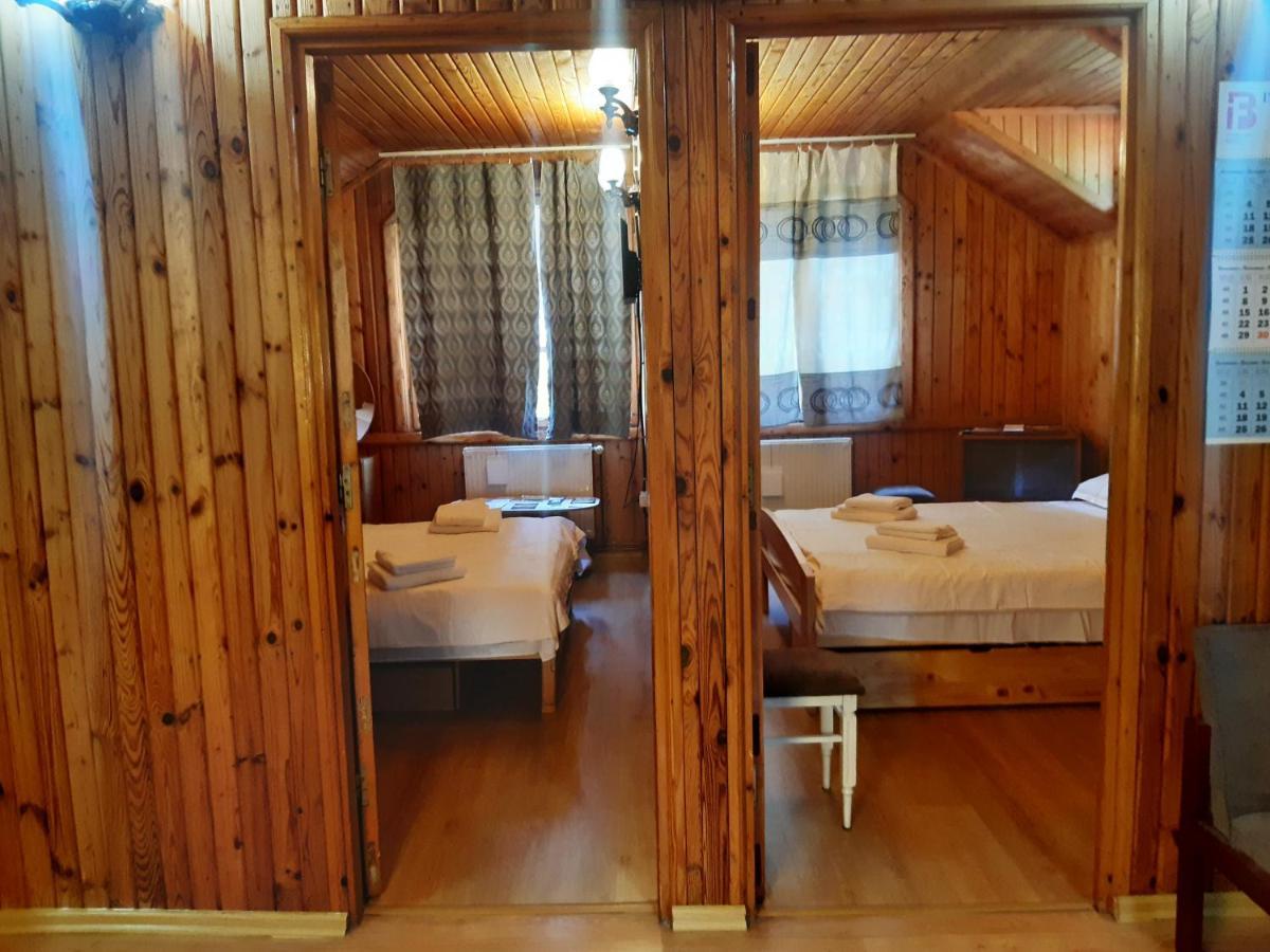 Rustic Regal Apartment ซินายา ภายนอก รูปภาพ